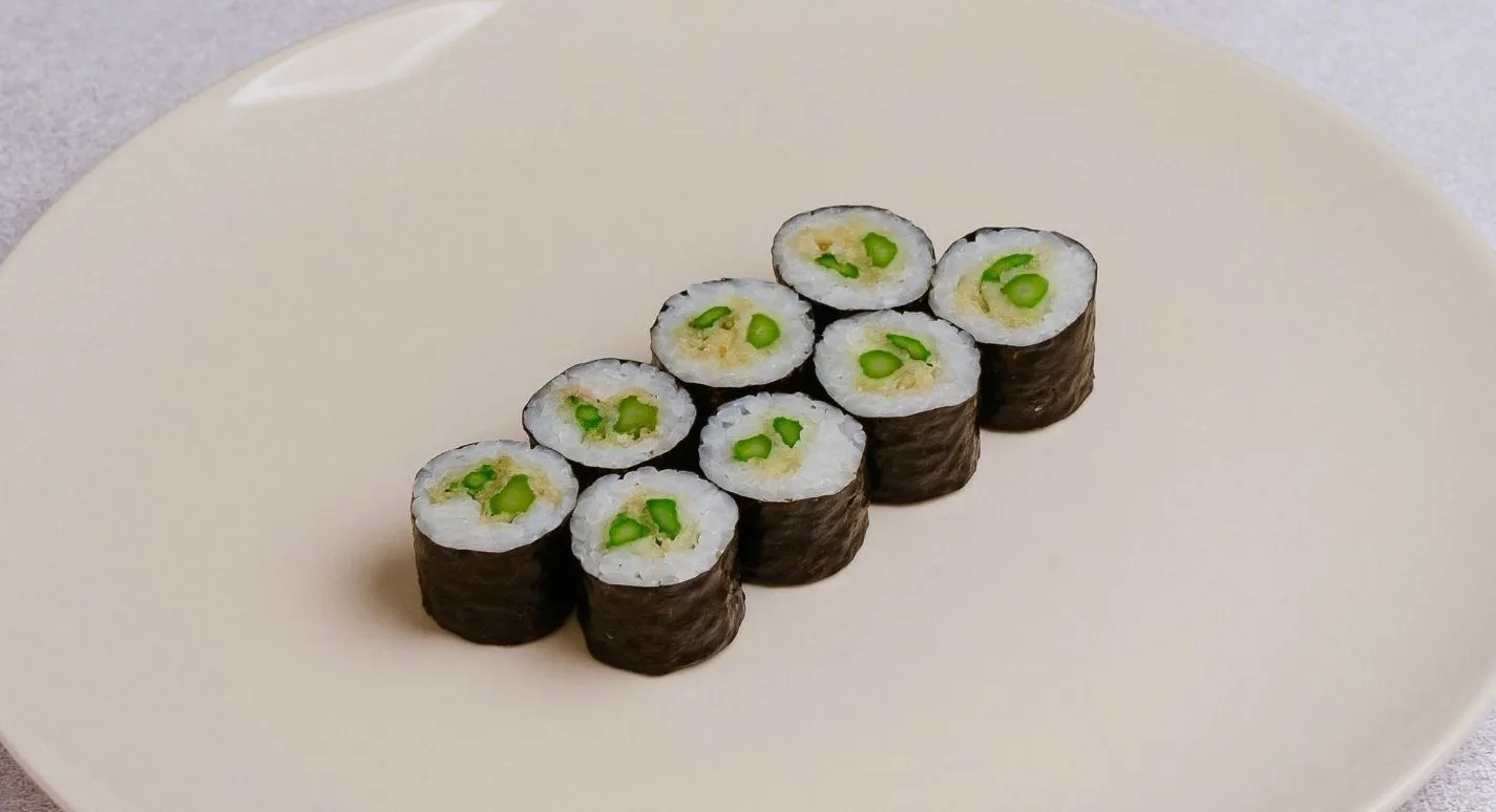 HOSOMAKI SZPARAG W TEMPURZE