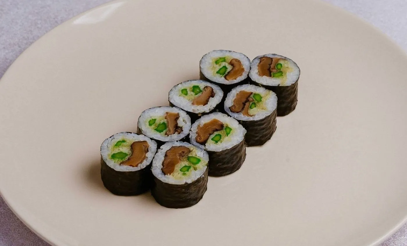 HOSOMAKI SZPARAG SHIITAKE