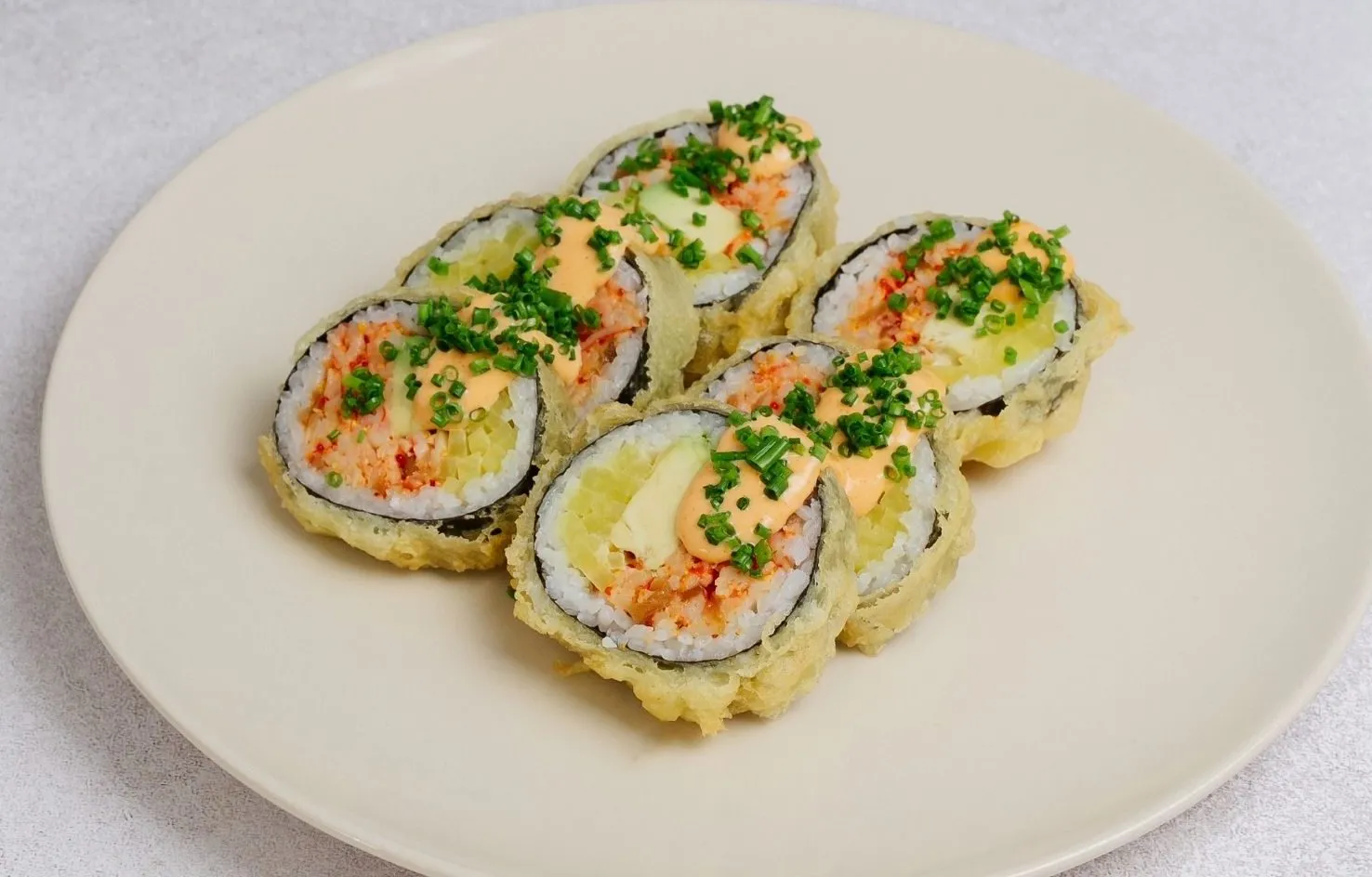 FUTOMAKI SAŁATKA Z SURIMI