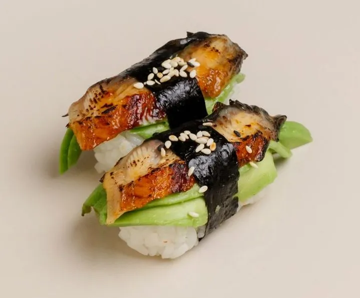 NIGIRI WĘGORZ AWOKADO