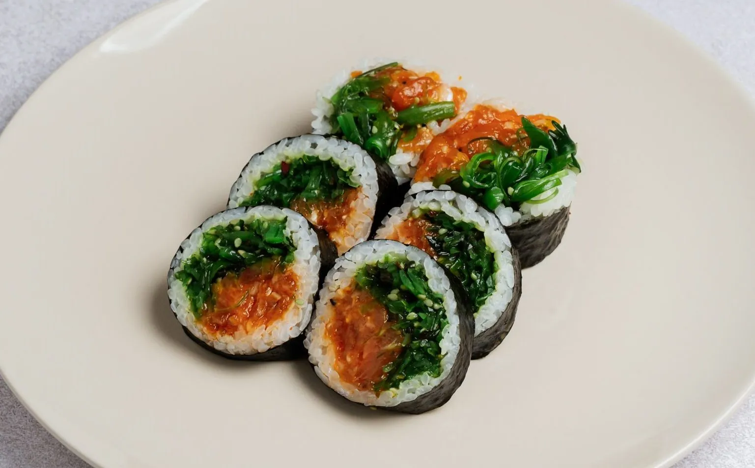 FUTOMAKI TATAR Z ŁOSOSIA WAKAME