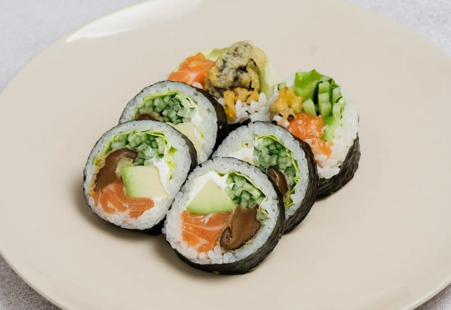 FUTOMAKI ŁOSOŚ SHIITAKE