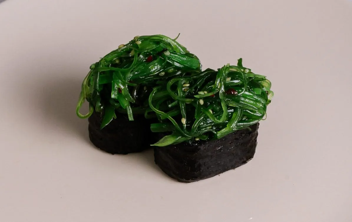 GUNKANMAKI GOMA WAKAME