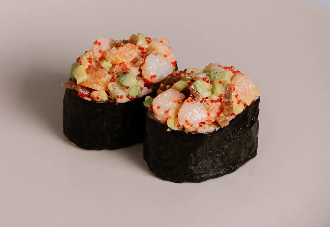 GUNKANMAKI SAŁATKA Z KREWETEK