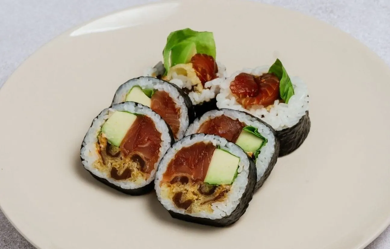 FUTOMAKI ŁOSOŚ KARAKUCHI