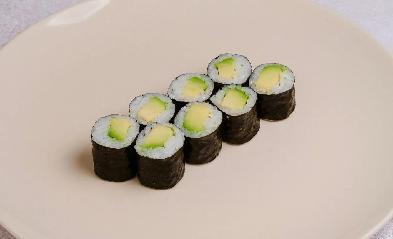 HOSOMAKI AWOKADO