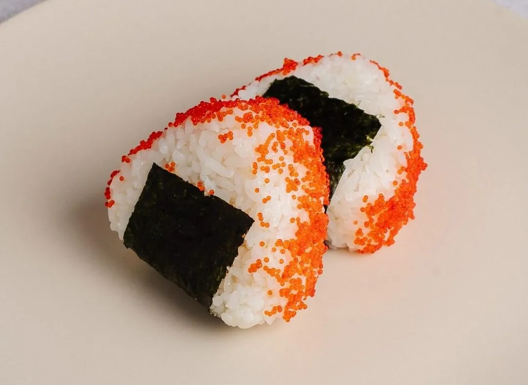 ONIGIRI SAŁATKA Z KREWETEK