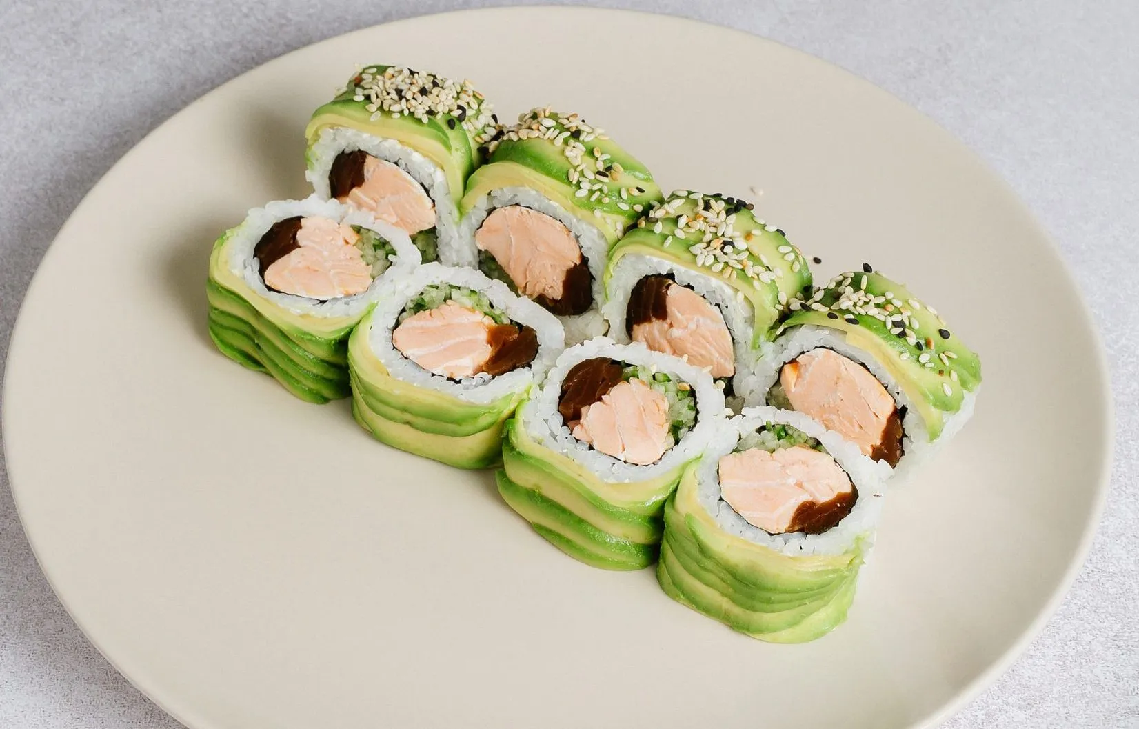 URAMAKI ŁOSOŚ PIECZONY
