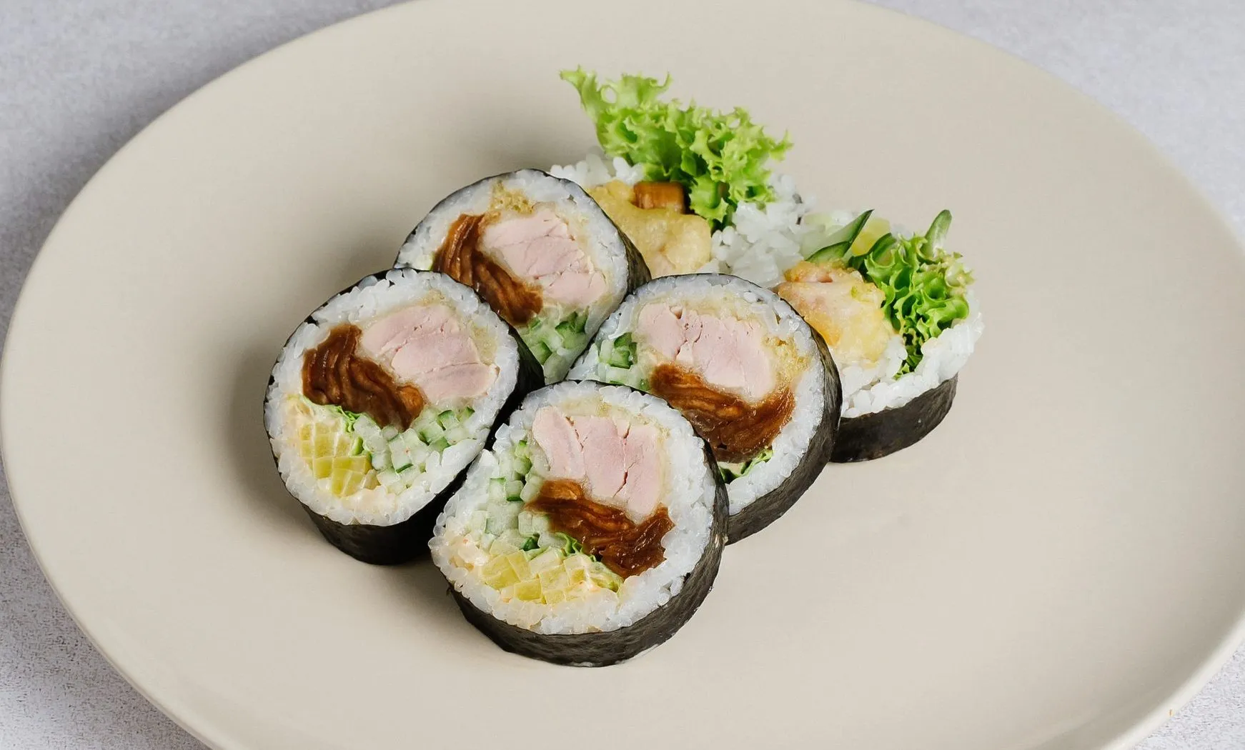 FUTOMAKI TUŃCZYK W TEMPURZE