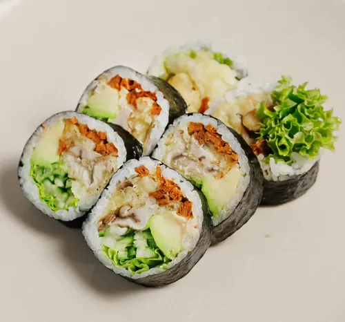 FUTOMAKI BOCZNIAK W TEMPURZE